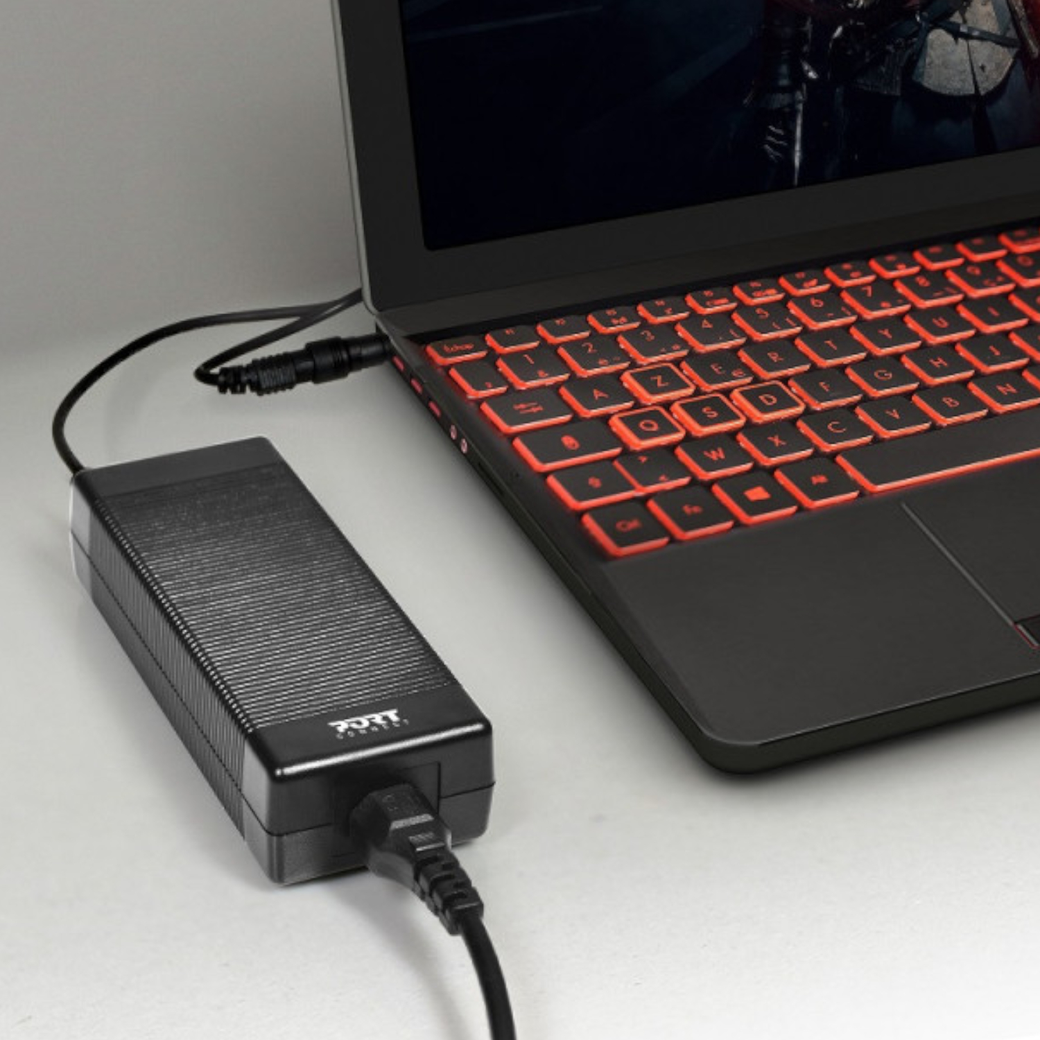 Port Connect 150W Universal Power Supply - Image 3